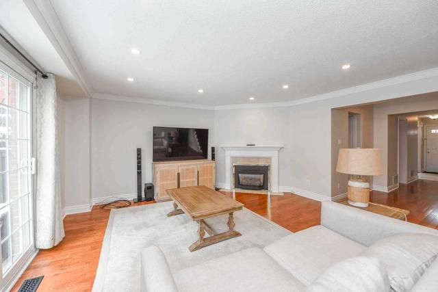 36 Stornwood Crt, Townhouse with 2 bedrooms, 4 bathrooms and 2 parking in Brampton ON | Image 3
