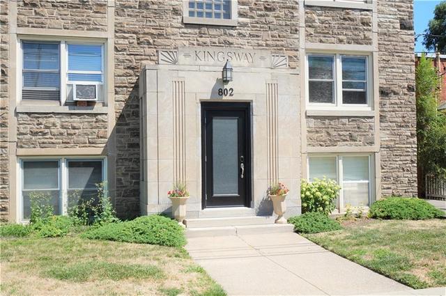 3 - 802 King Street W, Condo with 2 bedrooms, 1 bathrooms and 1 parking in Hamilton ON | Image 2