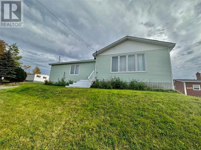 28 Thirteenth Avenue, House detached with 3 bedrooms, 2 bathrooms and null parking in Grand Falls-Windsor NL | Image 2