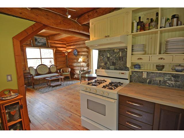 8907 Martens Road, House detached with 3 bedrooms, 2 bathrooms and null parking in Central Kootenay H BC | Image 20