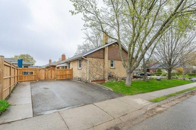 2 Cadillac Dr, House detached with 3 bedrooms, 2 bathrooms and 2 parking in Guelph ON | Image 14
