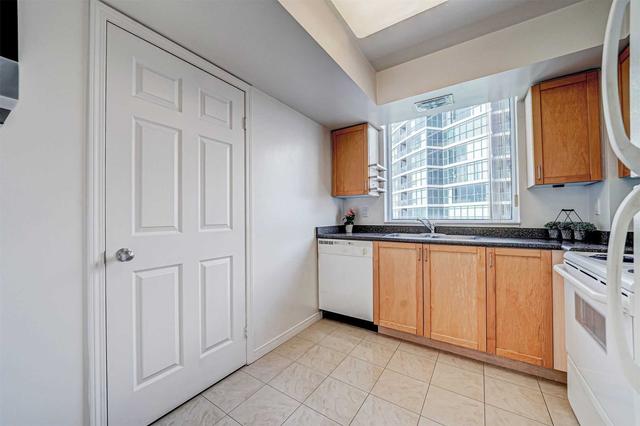 1107 - 30 Harrison Garden Blvd, Condo with 2 bedrooms, 2 bathrooms and 1 parking in Toronto ON | Image 6
