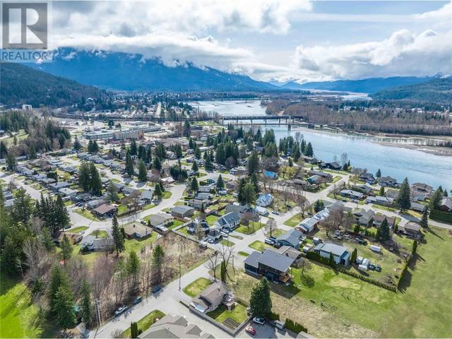 145 Columbia Park Drive, House detached with 2 bedrooms, 2 bathrooms and null parking in Revelstoke BC | Image 40