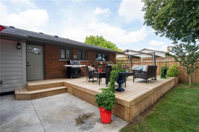 21 Sunray Avenue, House detached with 4 bedrooms, 2 bathrooms and 5 parking in London ON | Image 32