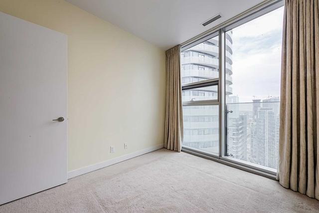 5211 - 12 York St, Condo with 1 bedrooms, 1 bathrooms and 1 parking in Toronto ON | Image 10