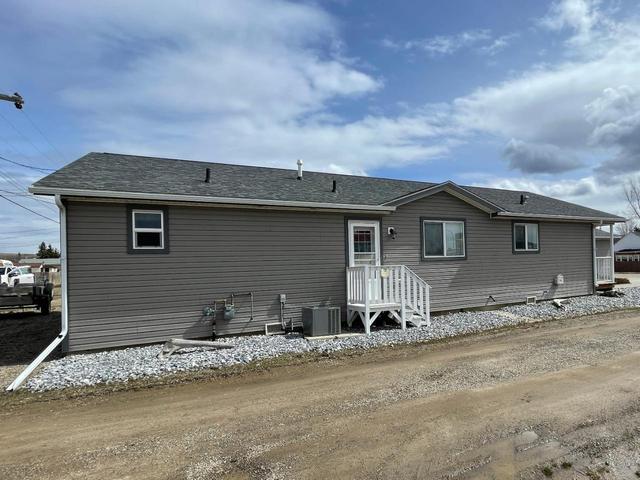 720 105 Avenue, House detached with 2 bedrooms, 2 bathrooms and 2 parking in Dawson Creek BC | Image 16