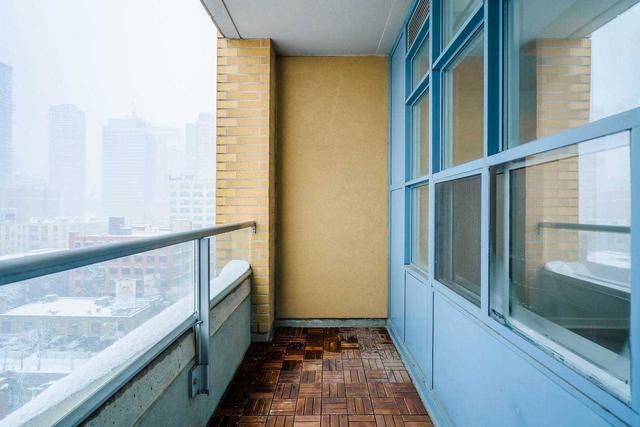 1012 - 438 Richmond St W, Condo with 1 bedrooms, 1 bathrooms and 1 parking in Toronto ON | Image 7
