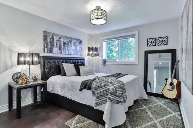 7 Coulton Crt, House detached with 4 bedrooms, 4 bathrooms and 4 parking in Whitby ON | Image 16