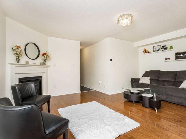 383 Hobbs Cres, House attached with 3 bedrooms, 3 bathrooms and 2 parking in Milton ON | Image 10