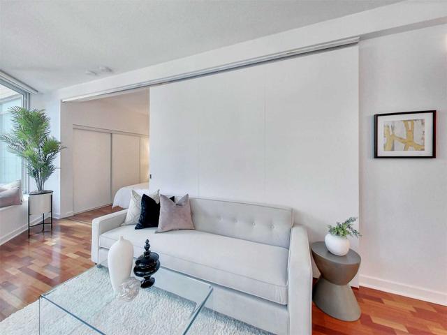 409 - 50 Camden St, Condo with 1 bedrooms, 1 bathrooms and 1 parking in Toronto ON | Image 5
