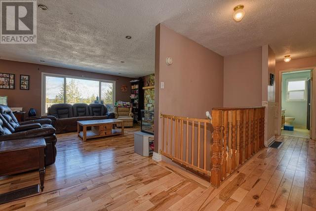 1626 Carolyn Road, House detached with 5 bedrooms, 3 bathrooms and null parking in Cariboo E BC | Image 6