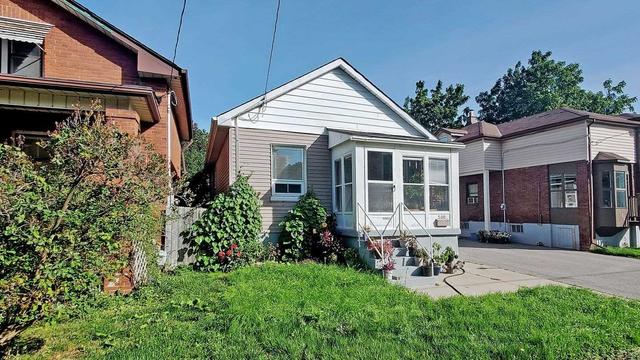 300 St Eloi Ave, House detached with 3 bedrooms, 2 bathrooms and 5 parking in Oshawa ON | Image 37