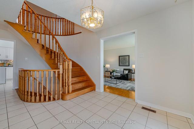 988 Stargazer Dr, House detached with 4 bedrooms, 3 bathrooms and 4 parking in Mississauga ON | Image 24