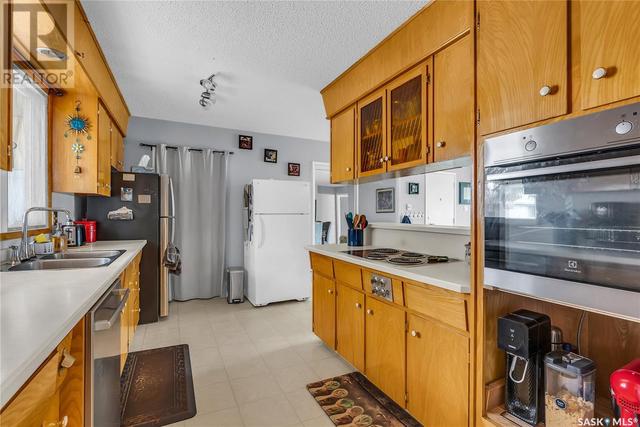 417 Preston Avenue S, House detached with 6 bedrooms, 3 bathrooms and null parking in Saskatoon SK | Image 4