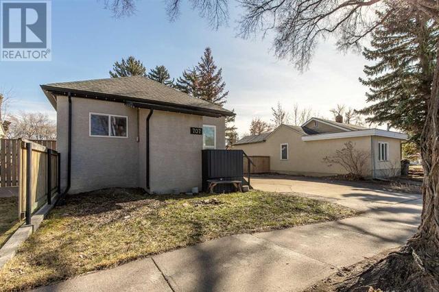 707 17 Street N, House detached with 2 bedrooms, 1 bathrooms and 4 parking in Lethbridge AB | Image 3