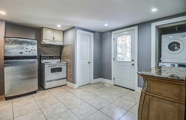 957 Maisonville Ave, House detached with 4 bedrooms, 2 bathrooms and 1 parking in Windsor ON | Image 4