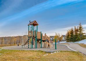 19 Cranbrook Landing Se, Home with 3 bedrooms, 2 bathrooms and 4 parking in Calgary AB | Image 49