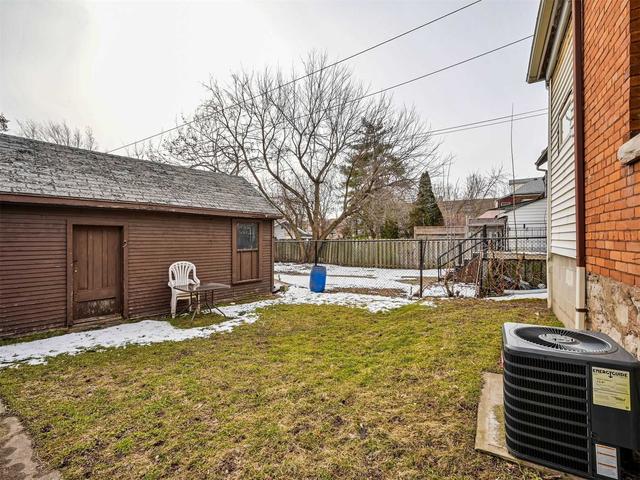 202 Victoria Ave N, House detached with 4 bedrooms, 2 bathrooms and 1 parking in Hamilton ON | Image 35