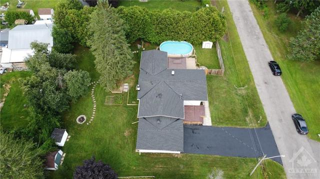6545 Silver Maple Lane, House detached with 4 bedrooms, 2 bathrooms and 6 parking in Ottawa ON | Image 3