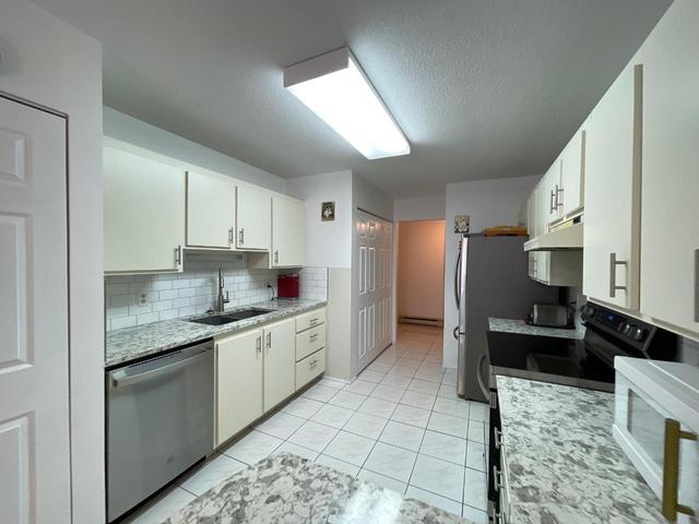 309 - 187 Warren Avenue, Condo with 2 bedrooms, 2 bathrooms and 1 parking in Penticton BC | Image 5
