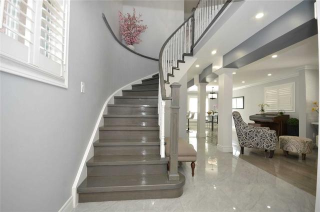 5884 Chorley Pl, House detached with 4 bedrooms, 4 bathrooms and 7 parking in Mississauga ON | Image 6