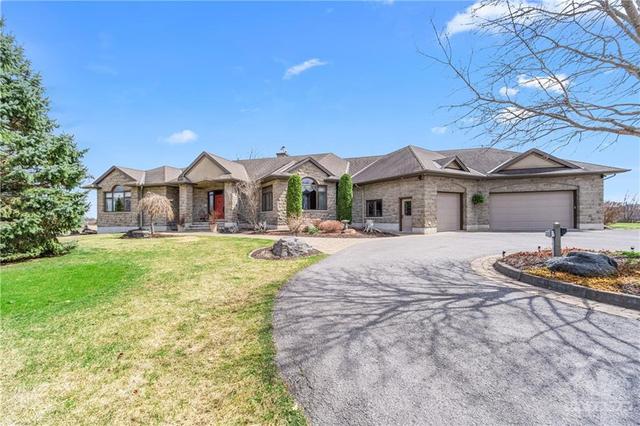 6980 Mansfield Road, House detached with 4 bedrooms, 4 bathrooms and 10 parking in Ottawa ON | Image 1