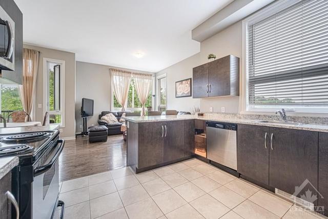 3654 Downpatrick Road, Townhouse with 3 bedrooms, 2 bathrooms and 2 parking in Ottawa ON | Image 5