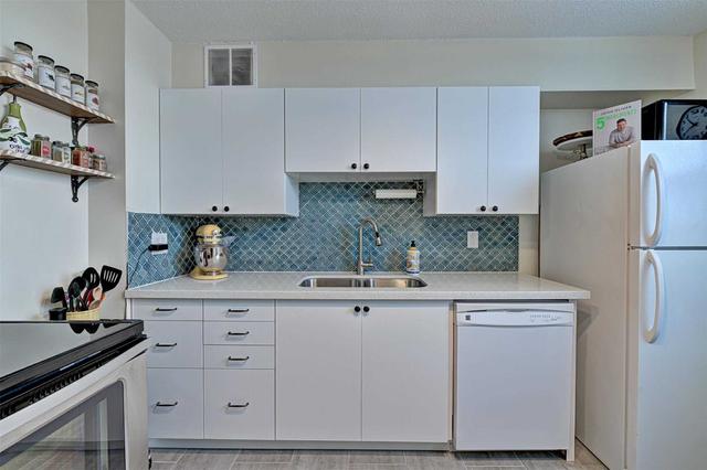 1108 - 700 Dynes Rd, Condo with 2 bedrooms, 2 bathrooms and 1 parking in Burlington ON | Image 5