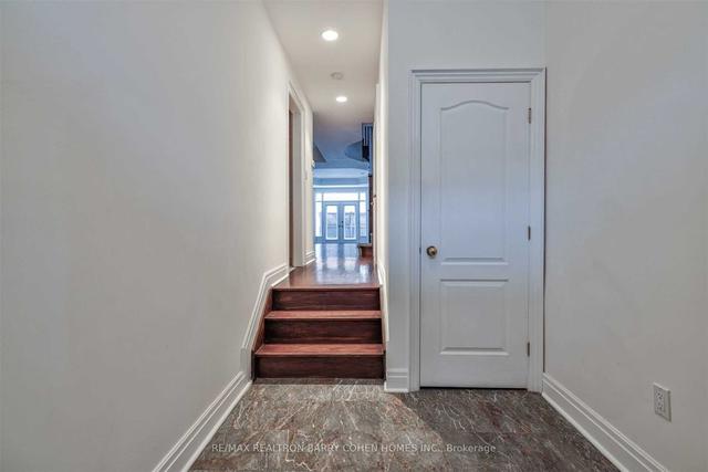 246 Walmer Rd, House attached with 3 bedrooms, 4 bathrooms and 2 parking in Toronto ON | Image 11