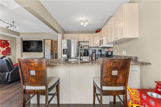 710 Mclean Court, House attached with 3 bedrooms, 1 bathrooms and 2 parking in Kingston ON | Image 3