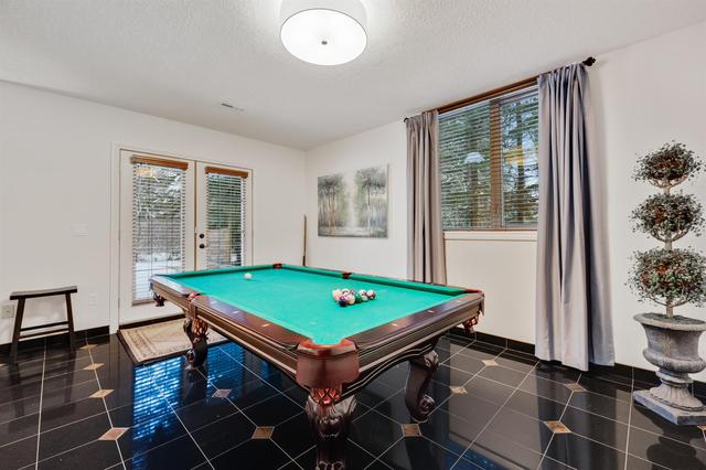 322 Discovery Ridge Boulevard Sw, House detached with 4 bedrooms, 3 bathrooms and 4 parking in Calgary AB | Image 22