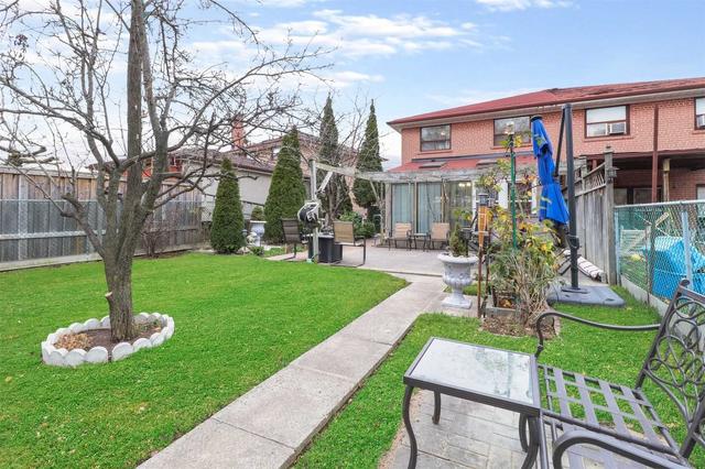 5 Tampa Terr, House semidetached with 4 bedrooms, 2 bathrooms and 6 parking in Toronto ON | Image 15