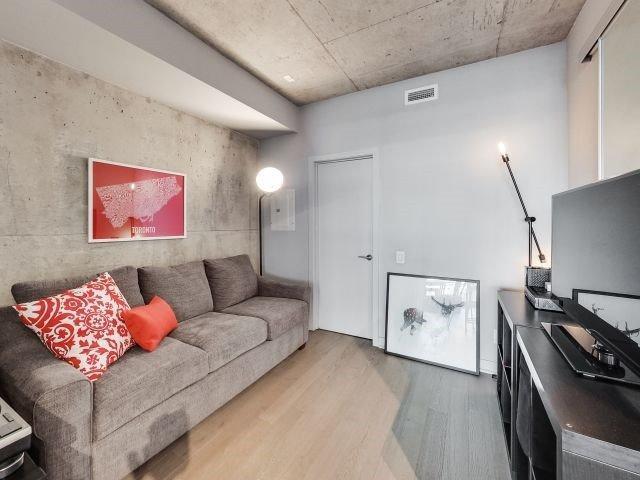 810 - 319 Carlaw Ave, Condo with 2 bedrooms, 2 bathrooms and 1 parking in Toronto ON | Image 11