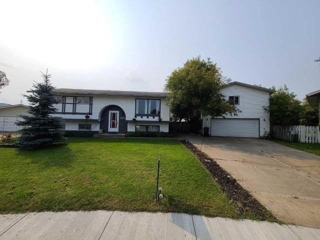 9605 75 Avenue, House detached with 5 bedrooms, 2 bathrooms and 4 parking in Peace River AB | Image 1