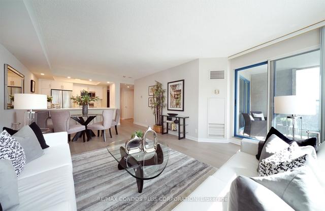 611 - 99 Harbour Sq, Condo with 1 bedrooms, 1 bathrooms and 1 parking in Toronto ON | Image 4