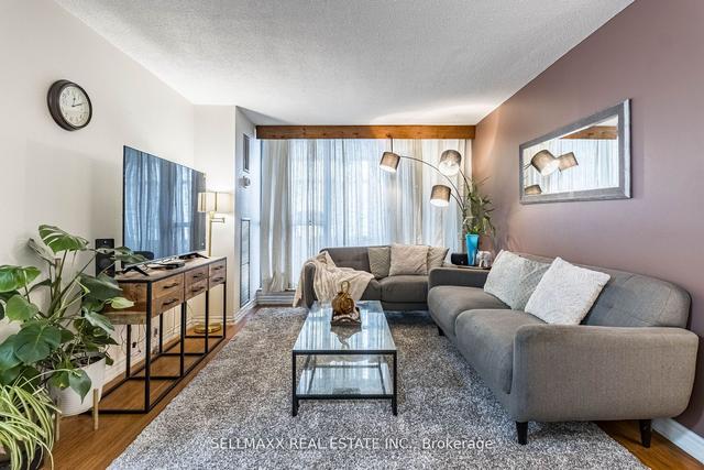707 - 25 Kensington Rd, Condo with 3 bedrooms, 2 bathrooms and 1 parking in Brampton ON | Image 2