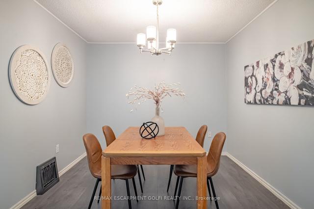 36 Alexandra Blvd, House detached with 3 bedrooms, 2 bathrooms and 6 parking in St. Catharines ON | Image 2