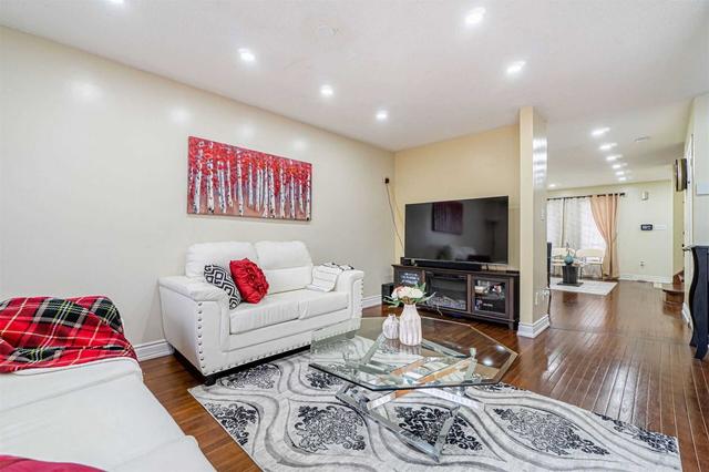 120 Saintsbury Cres, House semidetached with 3 bedrooms, 4 bathrooms and 4 parking in Brampton ON | Image 5