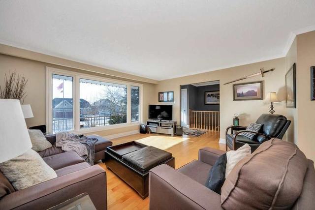 40 Victoria St, House detached with 3 bedrooms, 2 bathrooms and 8 parking in Innisfil ON | Image 2
