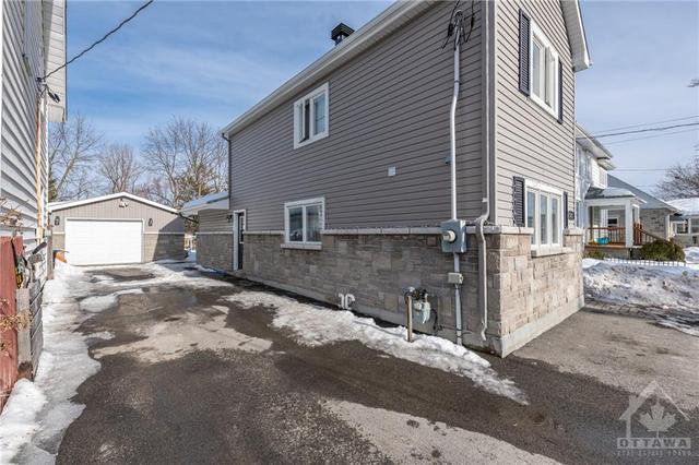 3481 Mcbean Street, House detached with 3 bedrooms, 2 bathrooms and 4 parking in Ottawa ON | Image 6