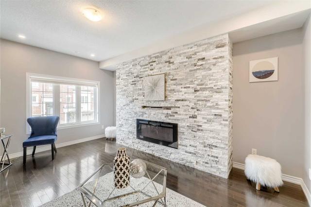 7 Abercove Clse, House attached with 3 bedrooms, 3 bathrooms and 2 parking in Brampton ON | Image 2