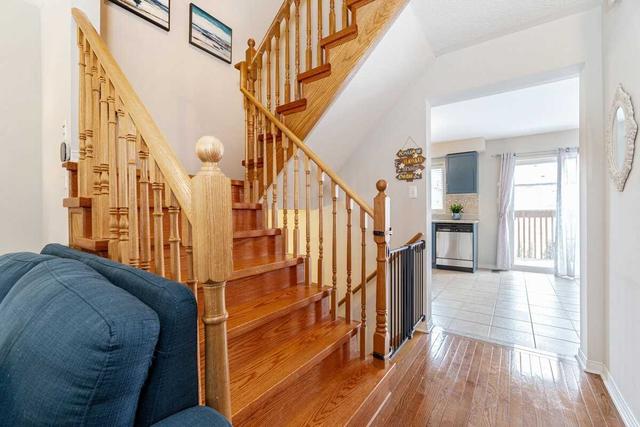23 Vessel Cres, House detached with 3 bedrooms, 3 bathrooms and 3 parking in Toronto ON | Image 9