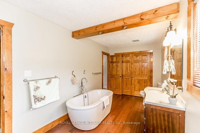 2 Ojibway Crt, House detached with 2 bedrooms, 2 bathrooms and 2 parking in Tiny ON | Image 9