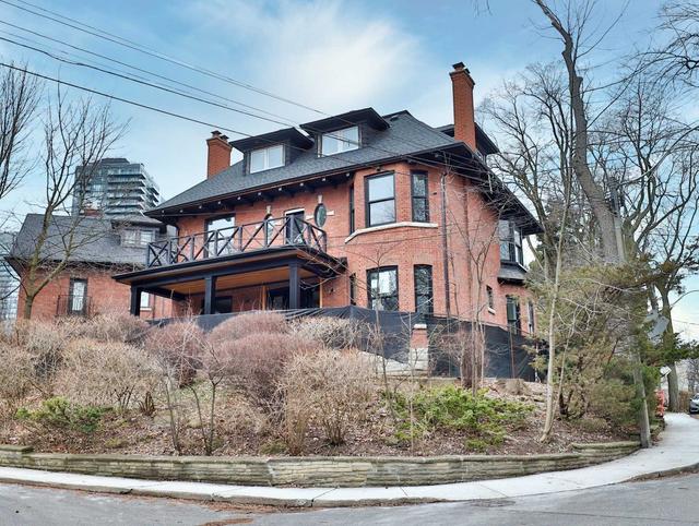 10 Rosedale Rd, House detached with 4 bedrooms, 7 bathrooms and 2 parking in Toronto ON | Image 1