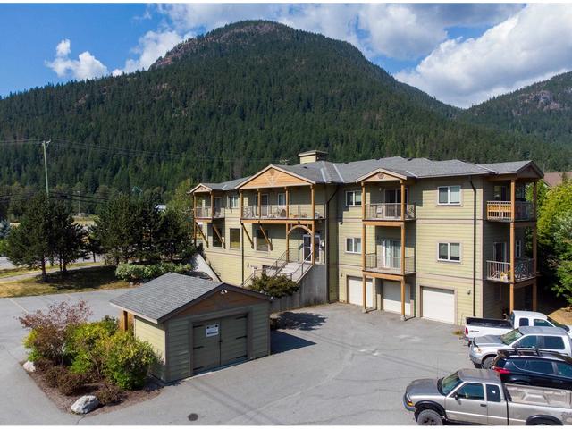 104 - 1411 Portage Road, Condo with 2 bedrooms, 1 bathrooms and null parking in Pemberton BC | Card Image