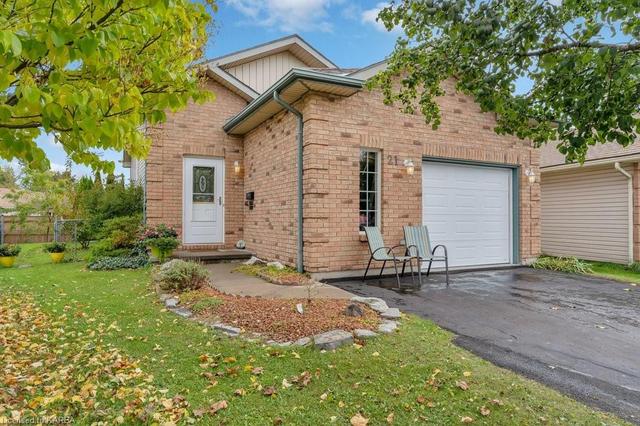 21 Wilfred Crescent E, House detached with 3 bedrooms, 2 bathrooms and 3 parking in Kingston ON | Image 1