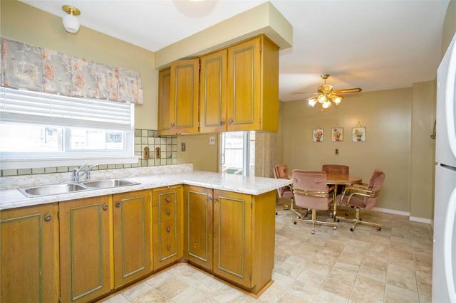 15 Brookland Dr, House detached with 4 bedrooms, 3 bathrooms and 5 parking in Brampton ON | Image 3