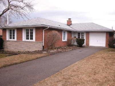 81 Wigmore Dr, House detached with 3 bedrooms, 2 bathrooms and 3 parking in Toronto ON | Image 1