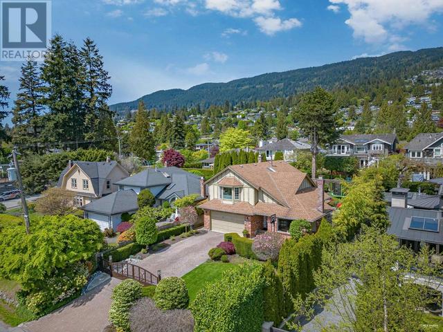2383 Jefferson Avenue, House detached with 3 bedrooms, 3 bathrooms and 2 parking in West Vancouver BC | Image 39