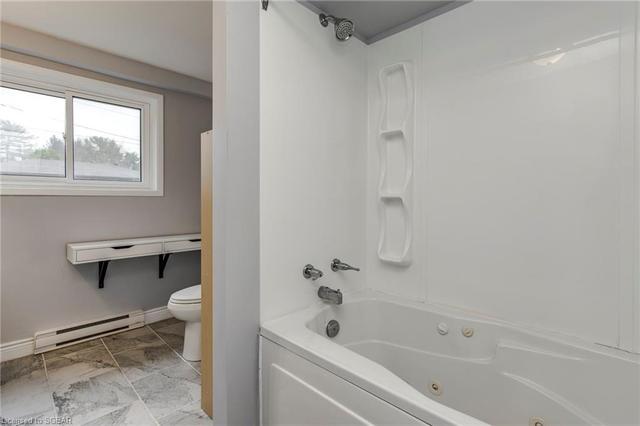 560 David Street E, House detached with 3 bedrooms, 2 bathrooms and 6 parking in Gravenhurst ON | Image 22